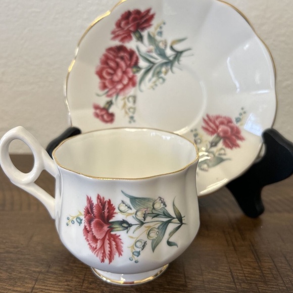 VTG ROYAL DOVER CHINA CUP & SAUCER - ENGLAND - January - Picture 1 of 3